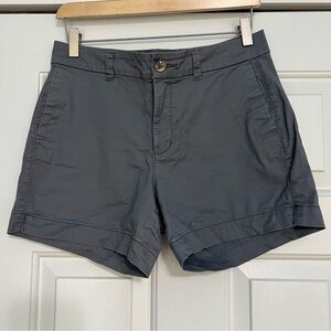 Old Navy Womens Everyday Shorts Sz 4 Gray Khaki Chino Pockets Casual Inseam 4.5